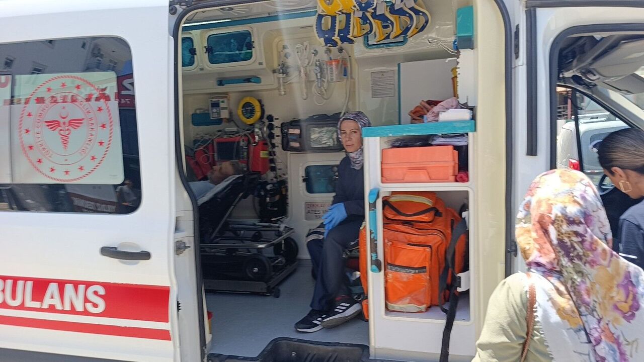 Manavgat’ta Korkutan Kaza Araç Devrildi, Sonra Tekerlerinin Üzerine Döndü (5)