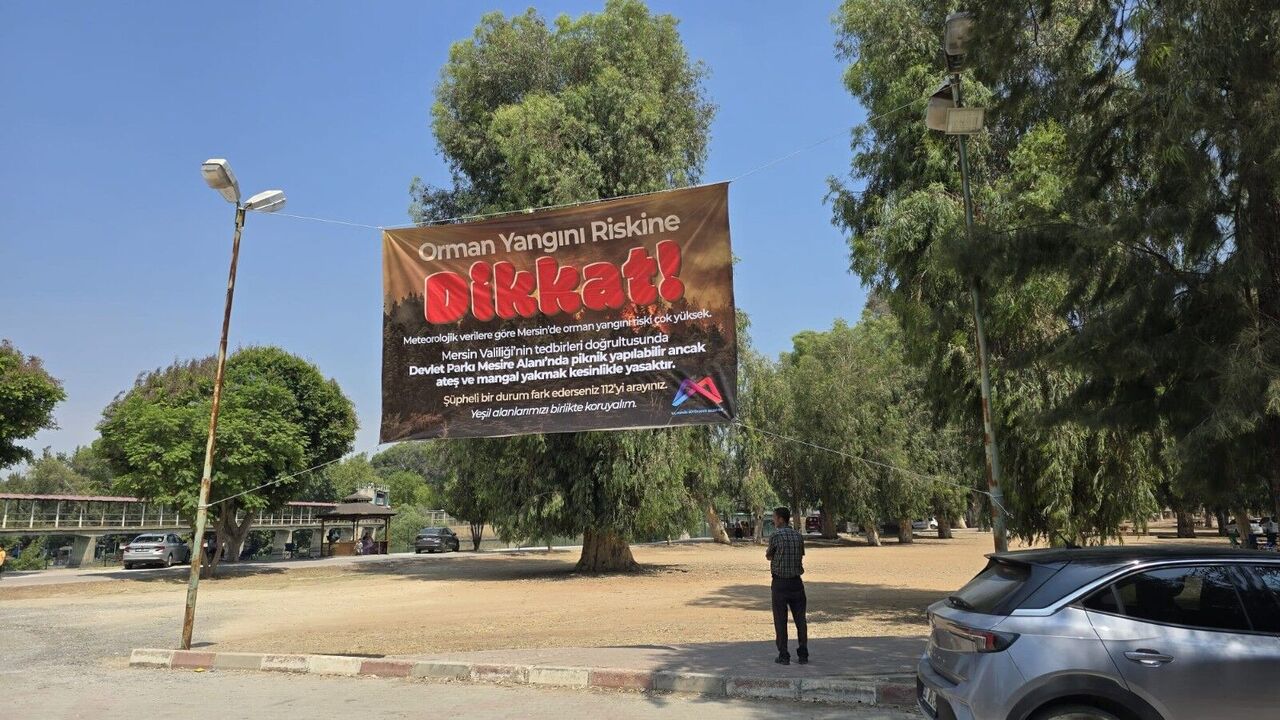 Mersin Büyükşehir Belediyesinden Orman Yangınlarına Afişli Uyarı (2)