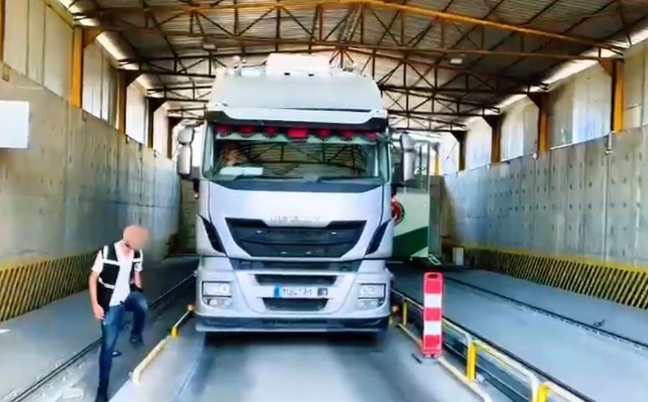 Mersin Limanı'nda 2.5 Milyon Tl Değerinde Kaçak Elektronik Sigara Tütünü Ele Geçirildi (1)