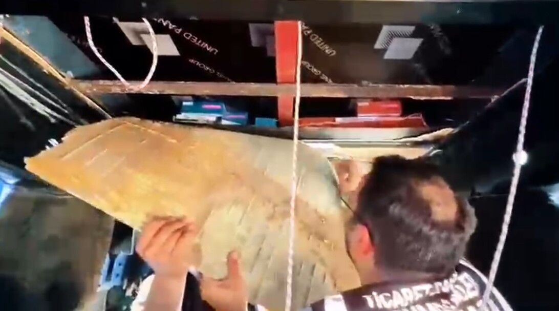 Mersin Limanı'nda 2.5 Milyon Tl Değerinde Kaçak Elektronik Sigara Tütünü Ele Geçirildi (2)