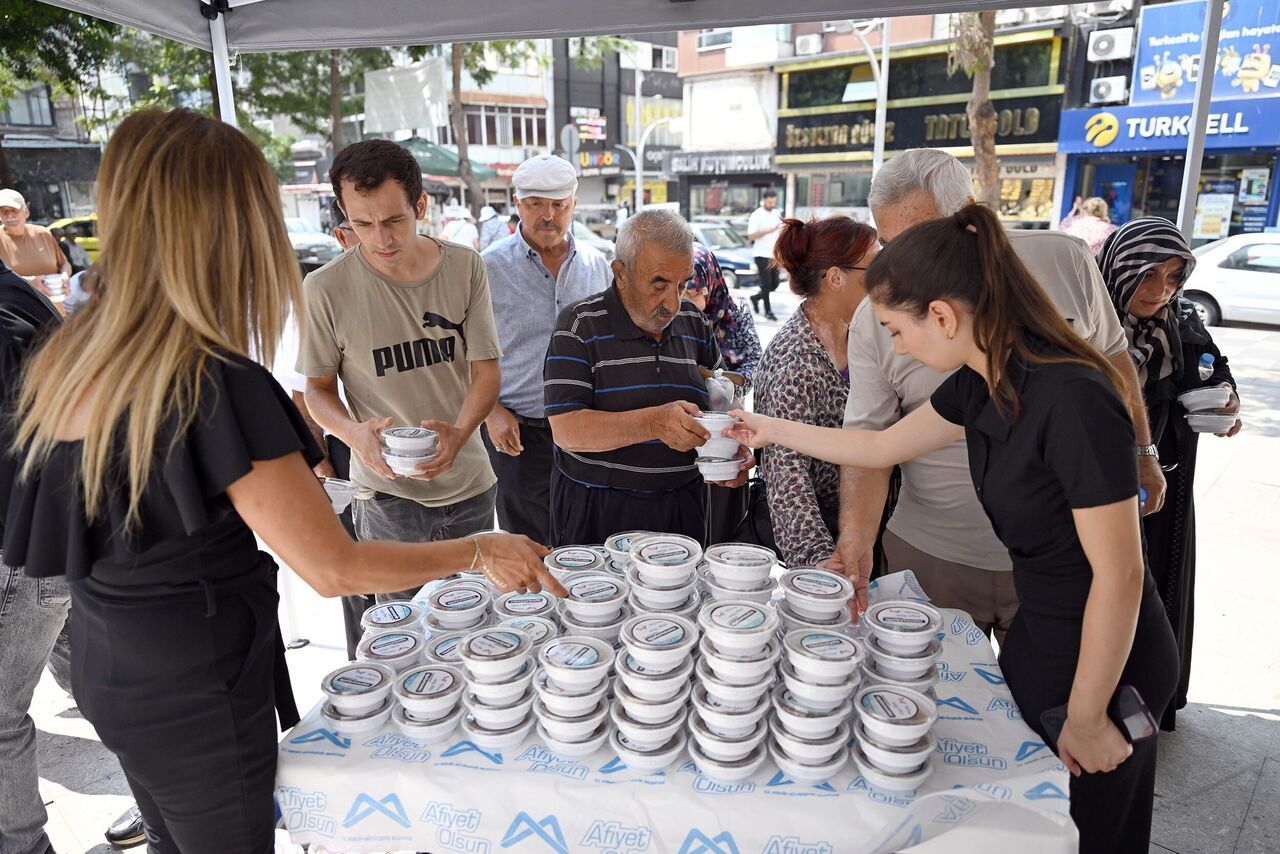 Mersin'de 20 Bin Kişiye Aşure Ikram Edildi (3)