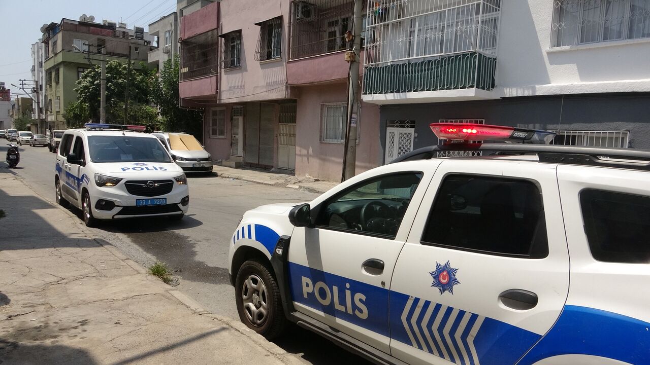 Mersin’de Anne Kız Tabanca Ile Vurularak Öldürüldü (1)
