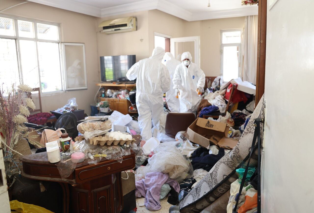 Mersin'de Çöp Ev Üçüncü Kez Temizlendi, 6 Ton Çöp Çıktı (2)