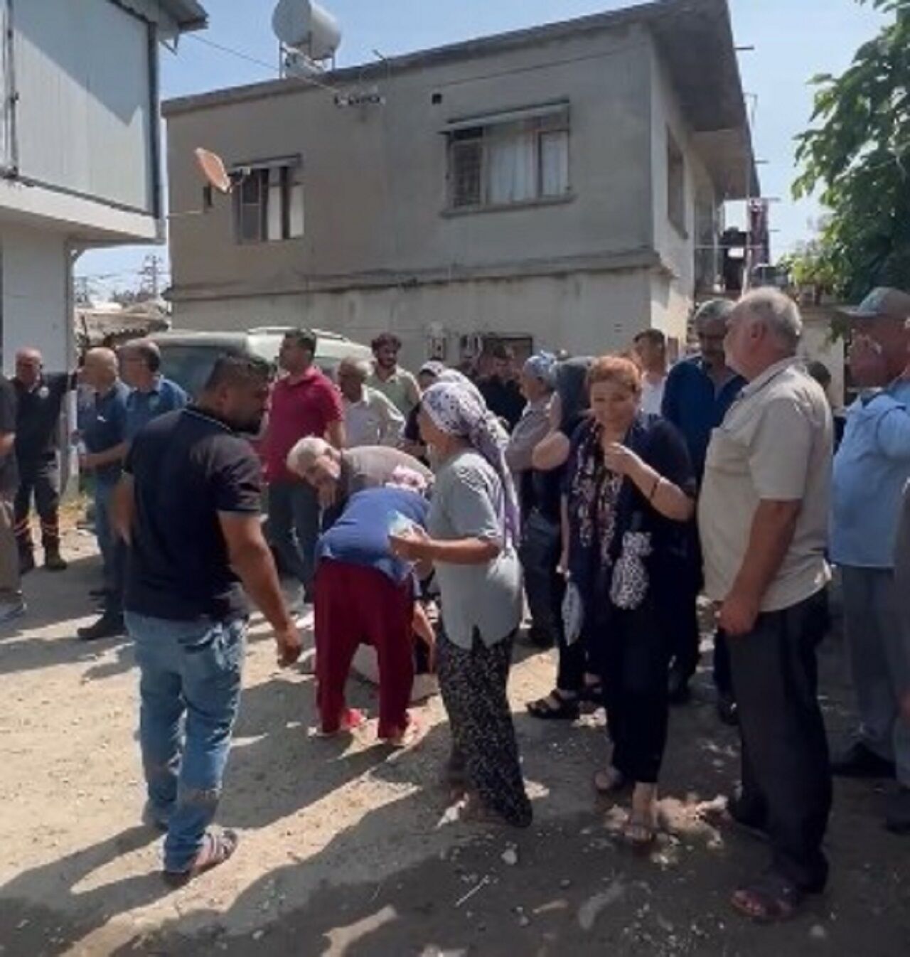 Mersin'de Ev Yangını 2 Çocuk Annesi Kadın Hayatını Kaybetti (2)