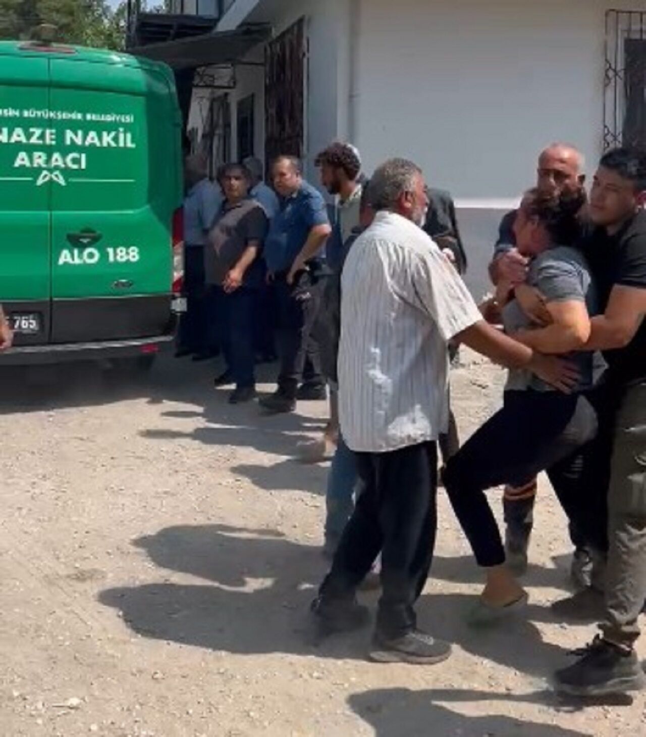 Mersin'de Ev Yangını 2 Çocuk Annesi Kadın Hayatını Kaybetti (3)