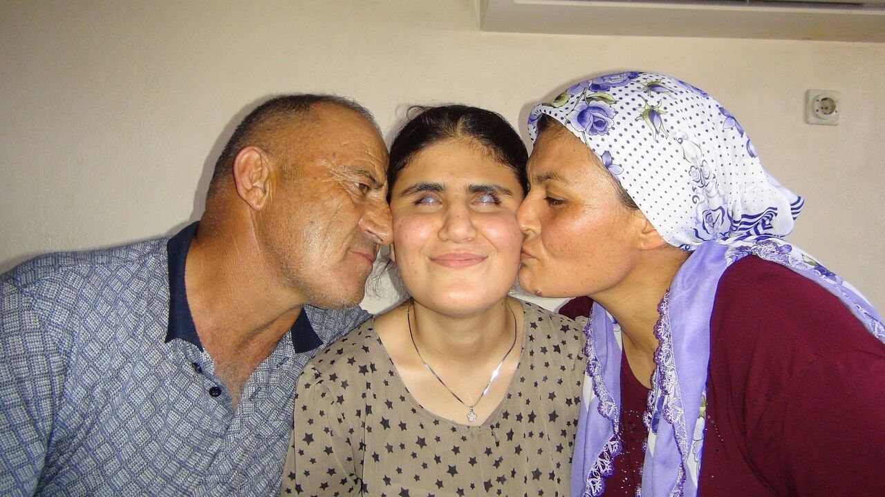 Mersin'de Görme Engelli Nazalin, Üniversite Sınavında İlk 10 Bine Girdi (2)