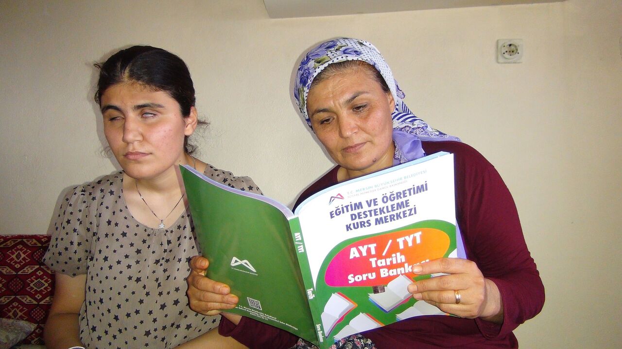 Mersin'de Görme Engelli Nazalin, Üniversite Sınavında İlk 10 Bine Girdi (3)