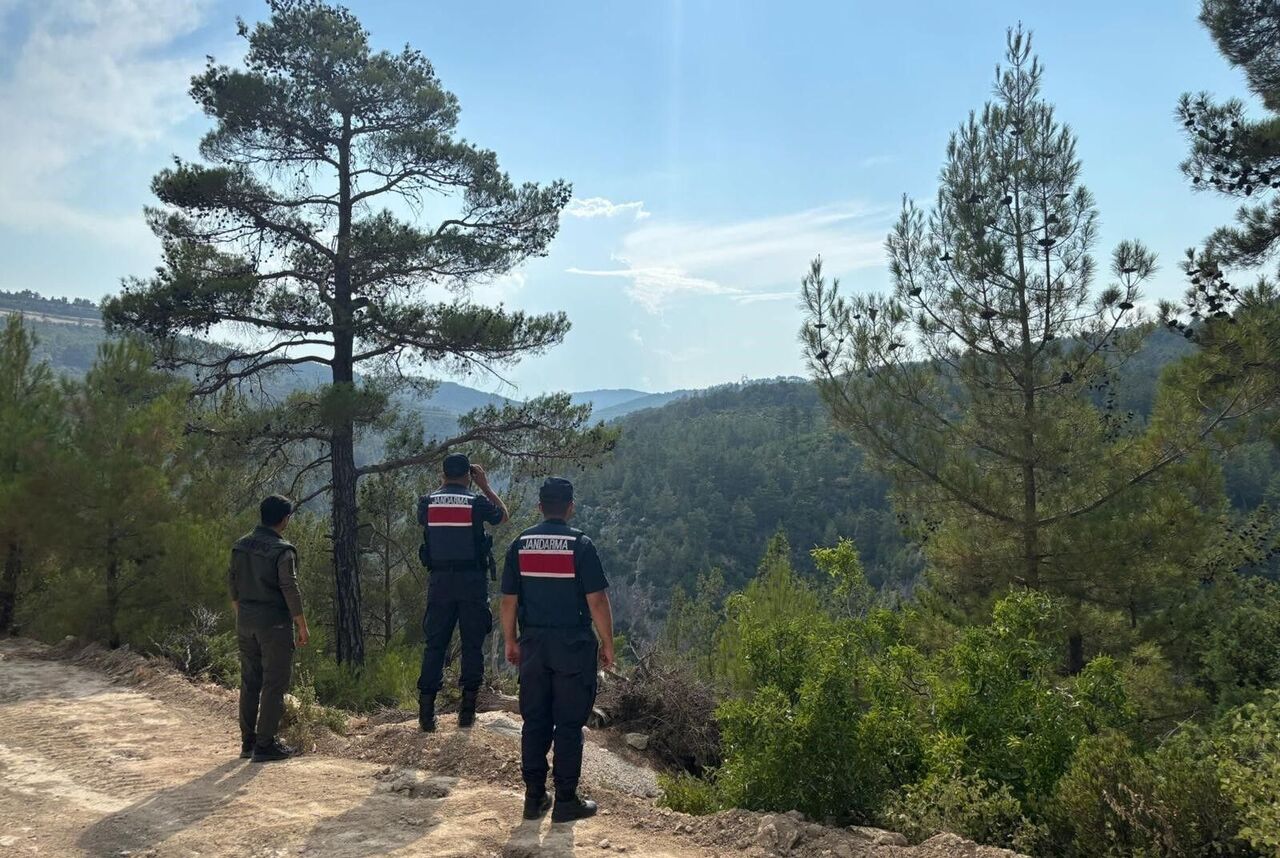 Mersin’de Jandarma Ormanları Havadan Koruyor (1)