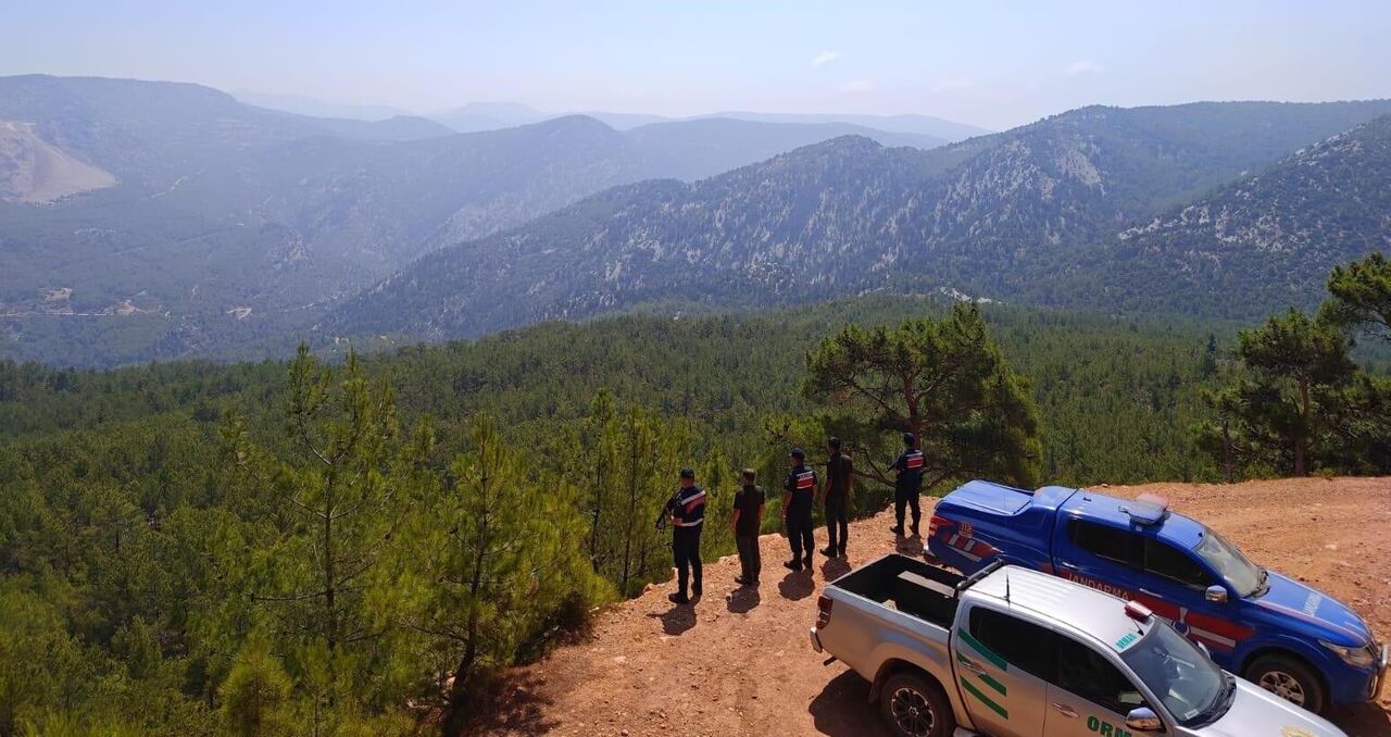 Mersin’de Jandarma Ormanları Havadan Koruyor (2)
