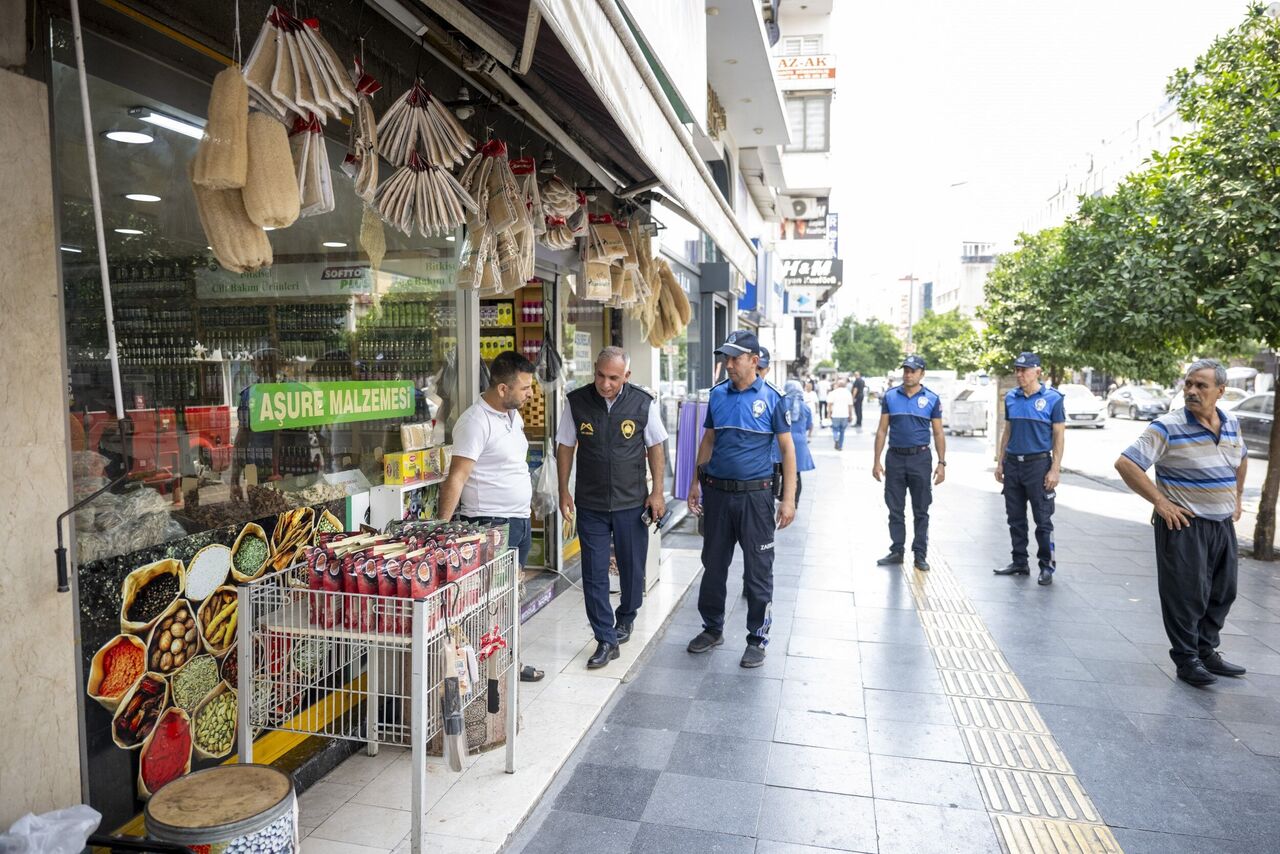 Mersin'de Kaldırım Ve Yol Işgaline Geçit Verilmiyor (2)