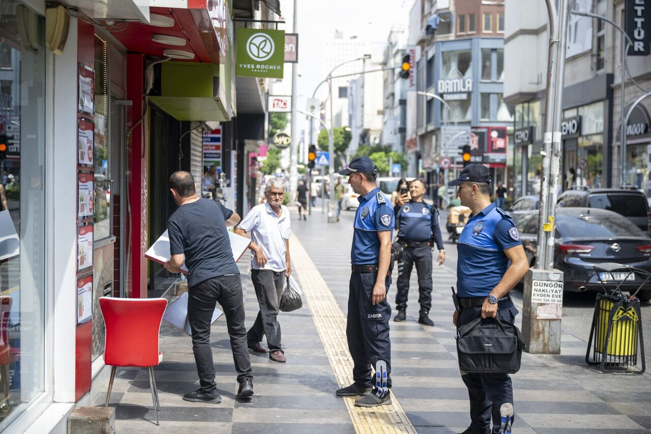 Mersin'de Kaldırım Ve Yol Işgaline Geçit Verilmiyor (3)