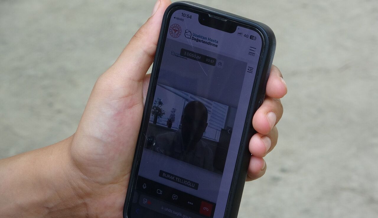Mersin’de Sağlıkta Dijital Dönüşüm 81 Yaşındaki Zübeyde Nine Doktora Görüntülü Ulaştı (4)