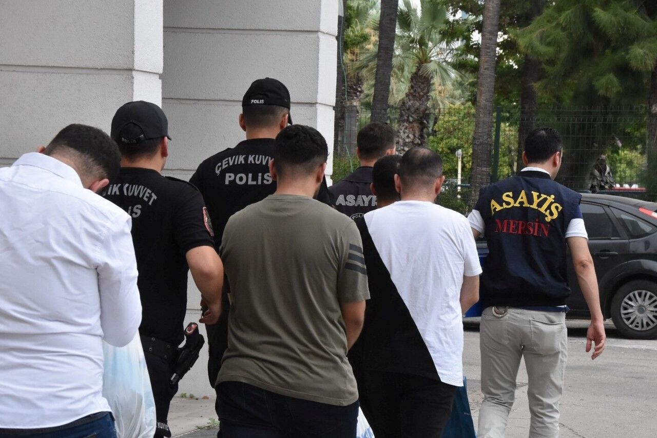 Mersin'de Suç Örgütüne Şafak Operasyonu 18 Gözaltı (5)