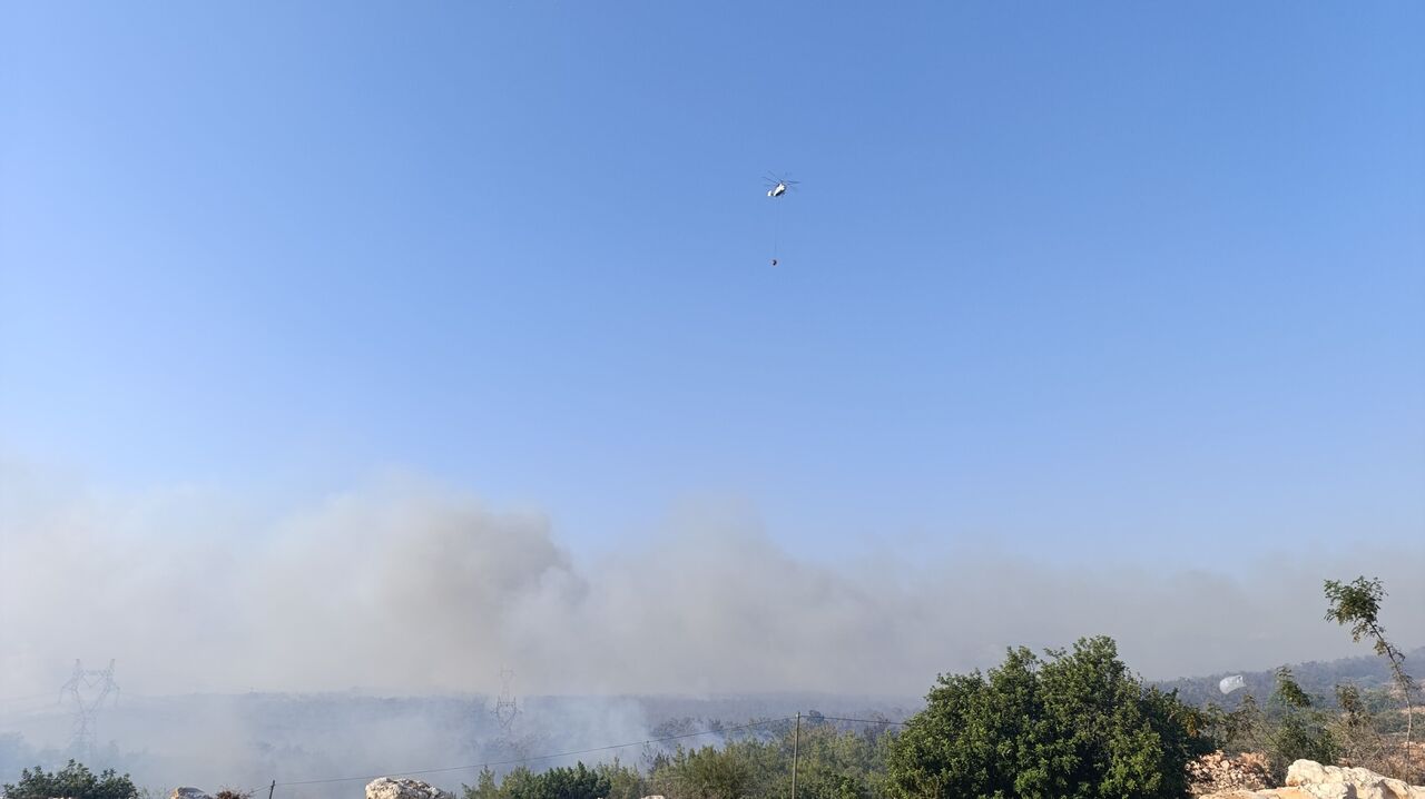 Mersin’deki Orman Yangını Havadan Müdahale Başladı (3)