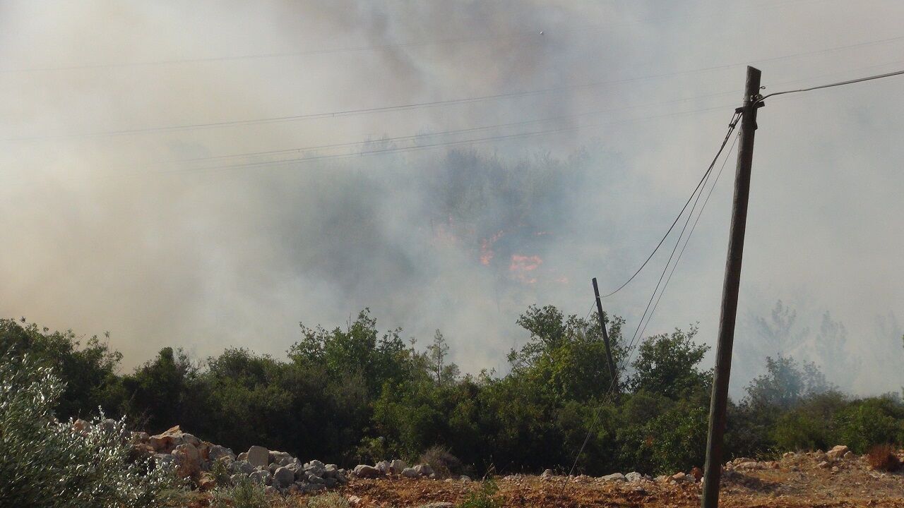 Mersin’deki Orman Yangınına 3 Helikopter Ve Arazözlerle Müdahale Ediliyor (7)