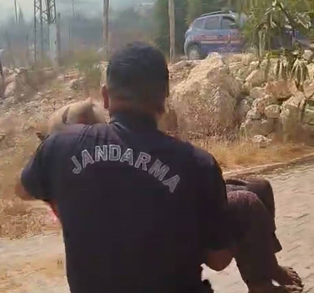 Mersin’deki Orman Yangınında Jandarma Ekipleri Aktif Rol Aldı (2)