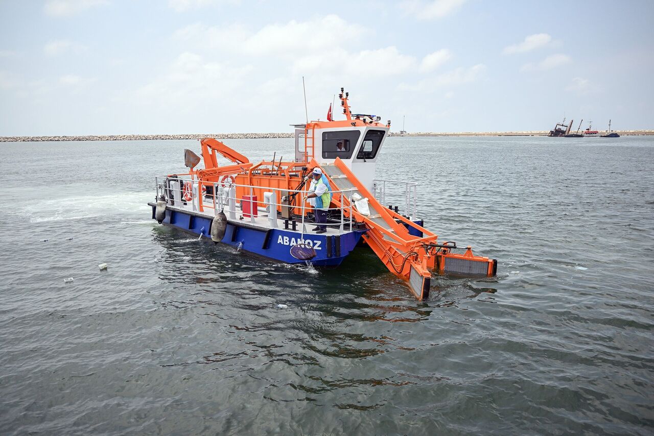 Mersin'in Denizi Atıklardan Arındırılıyor (1)