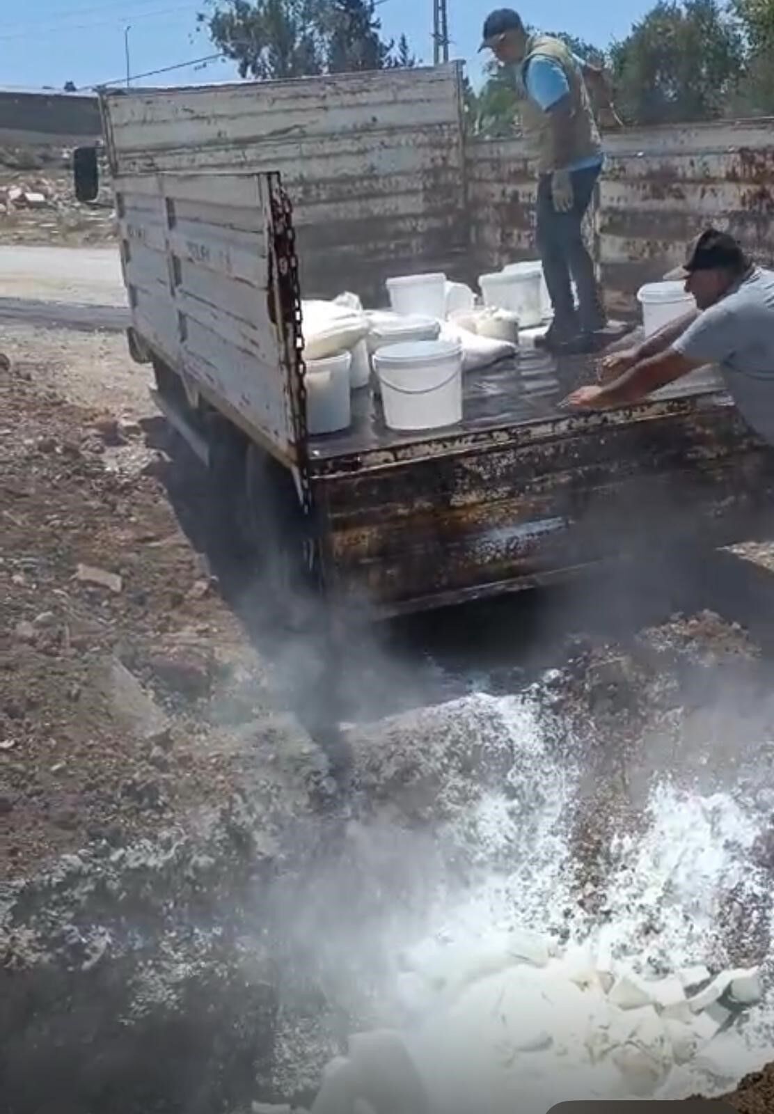 Mide Bulandıran Şartlarda Üretilen Yarım Ton Süt Ve Süt Ürünü Imha Edildi (1)-1
