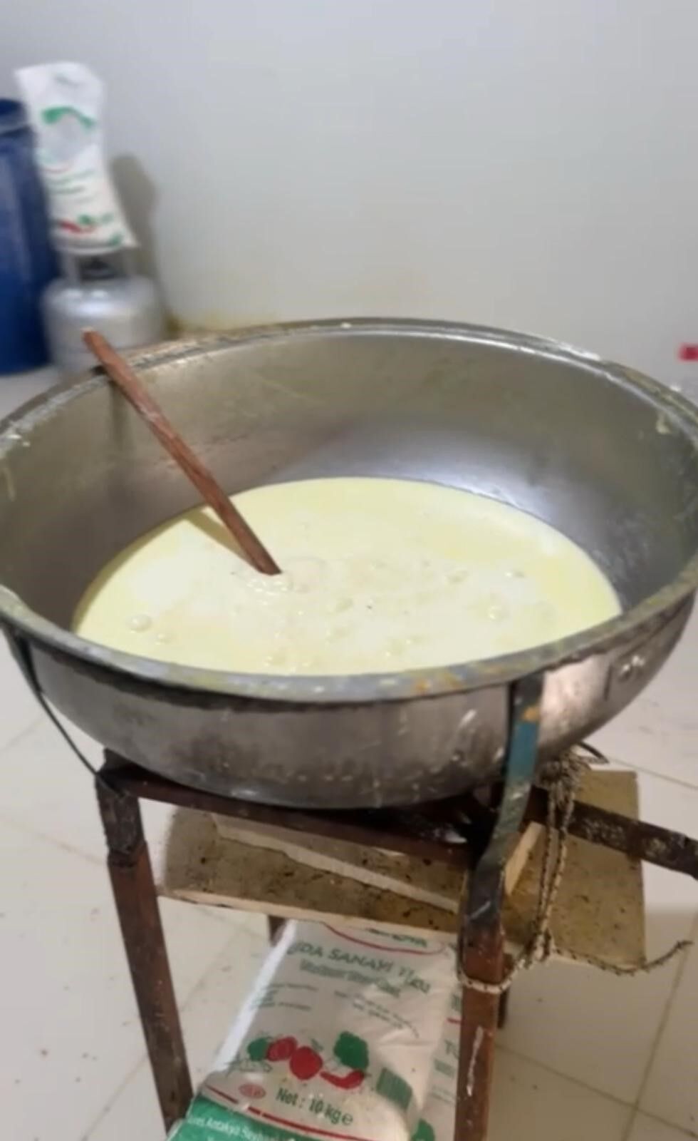 Mide Bulandıran Şartlarda Üretilen Yarım Ton Süt Ve Süt Ürünü Imha Edildi (4)