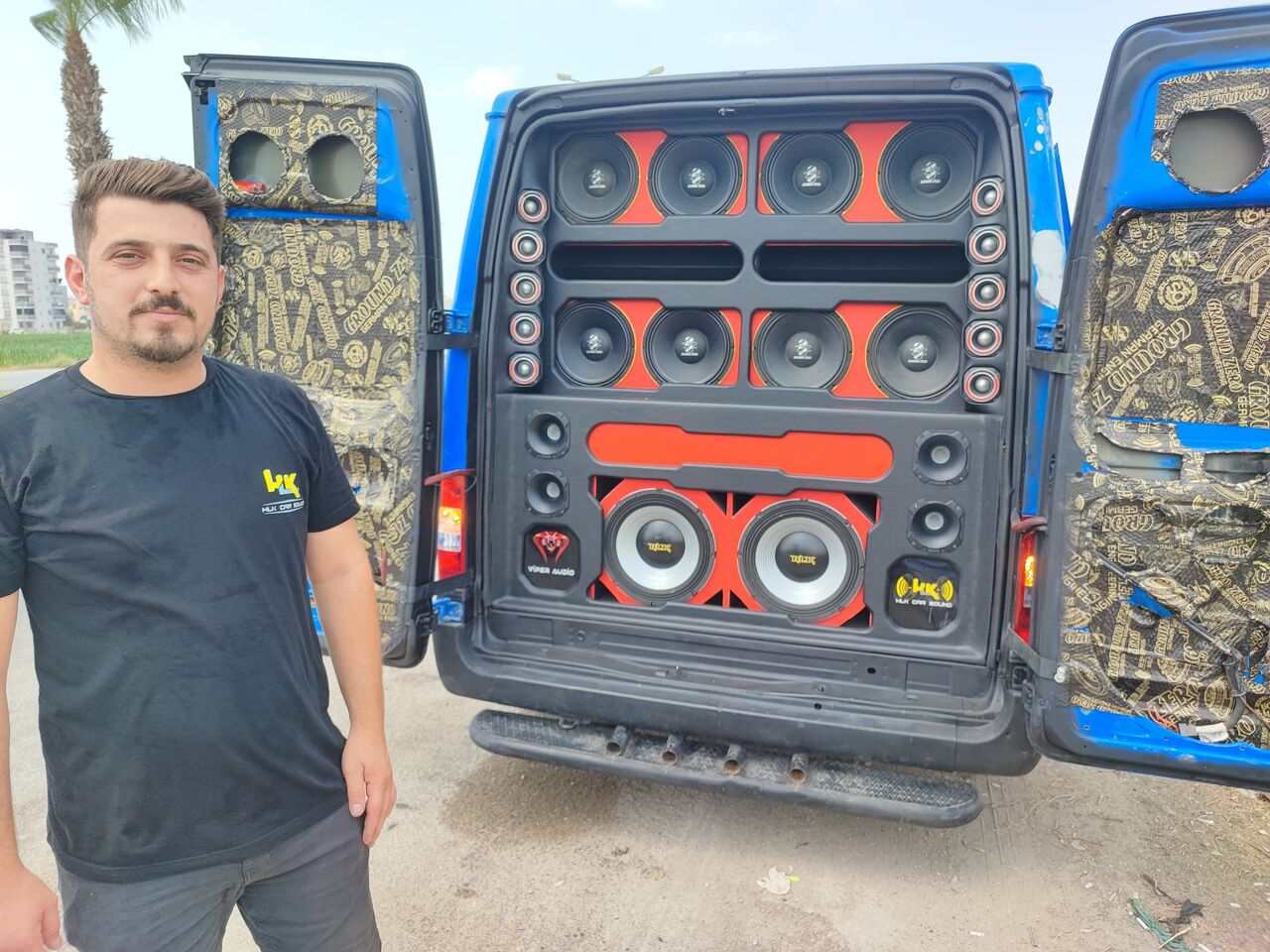 Minibüse Yaptığı Ses Sistemi Kulaklarını Dans Ettirdi (3)