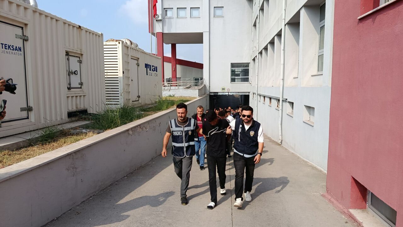 Narkokapan Adana 2 Operasyonunda Yakalanan 41 Kişi Adliyeye Sevk Edildi (1)