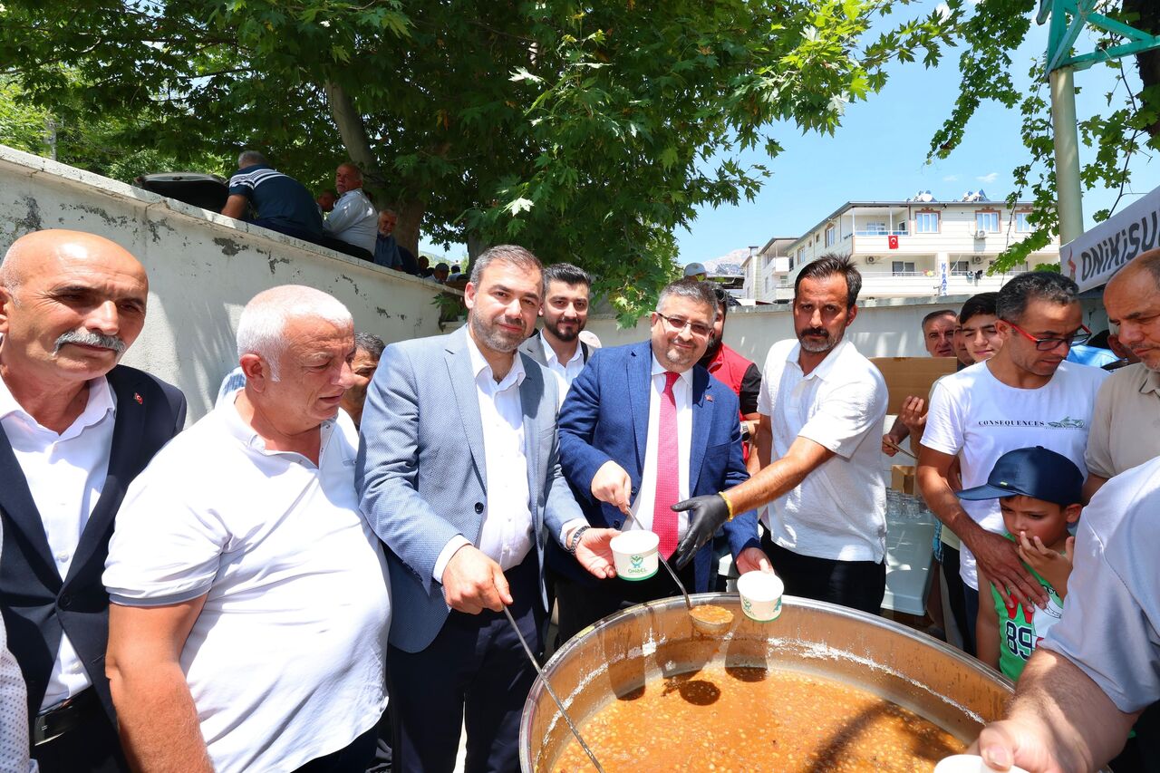 Onikişubat Belediyesi'nden Ilıca'da Tatlı Paylaşım (2)