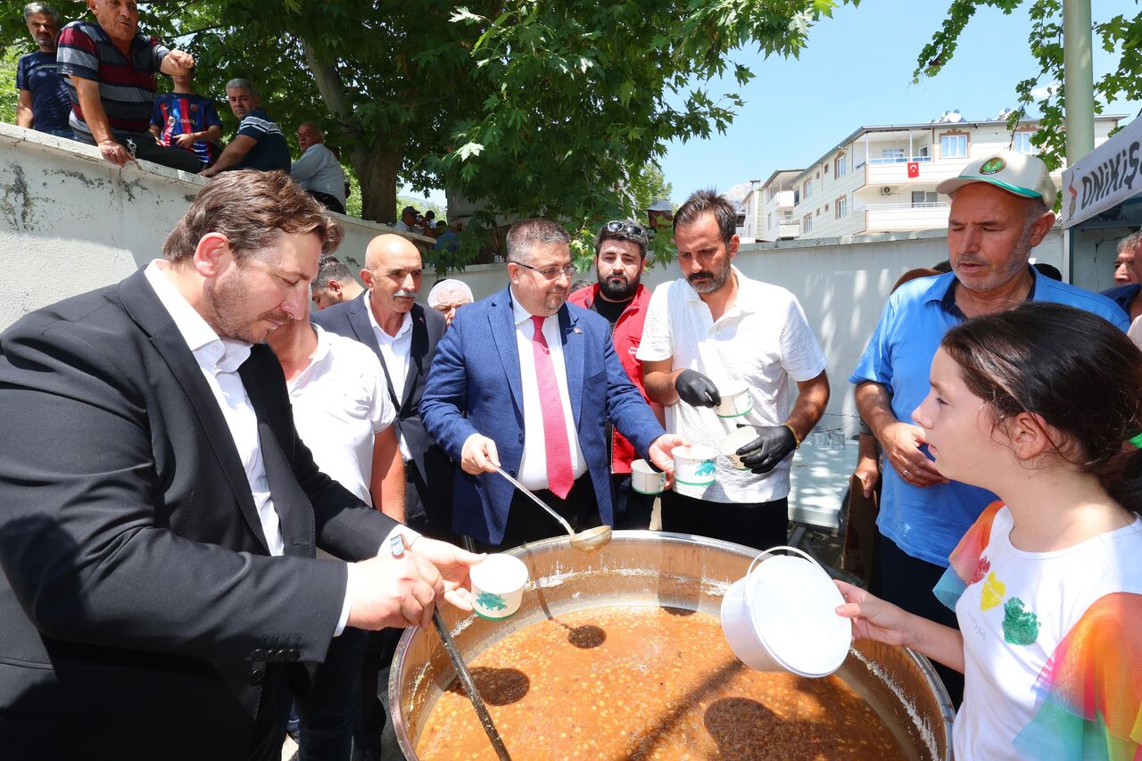 Onikişubat Belediyesi'nden Ilıca'da Tatlı Paylaşım (3)