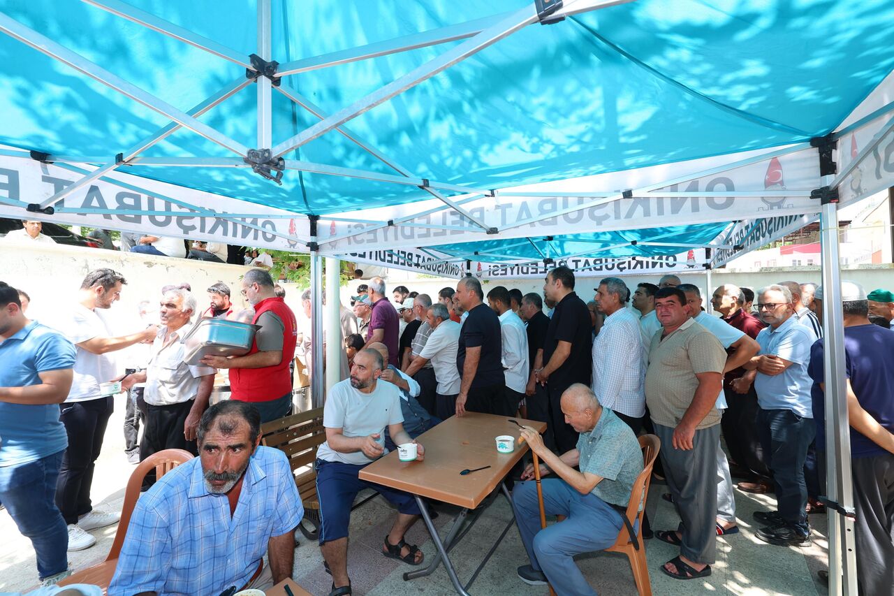 Onikişubat Belediyesi'nden Ilıca'da Tatlı Paylaşım (4)