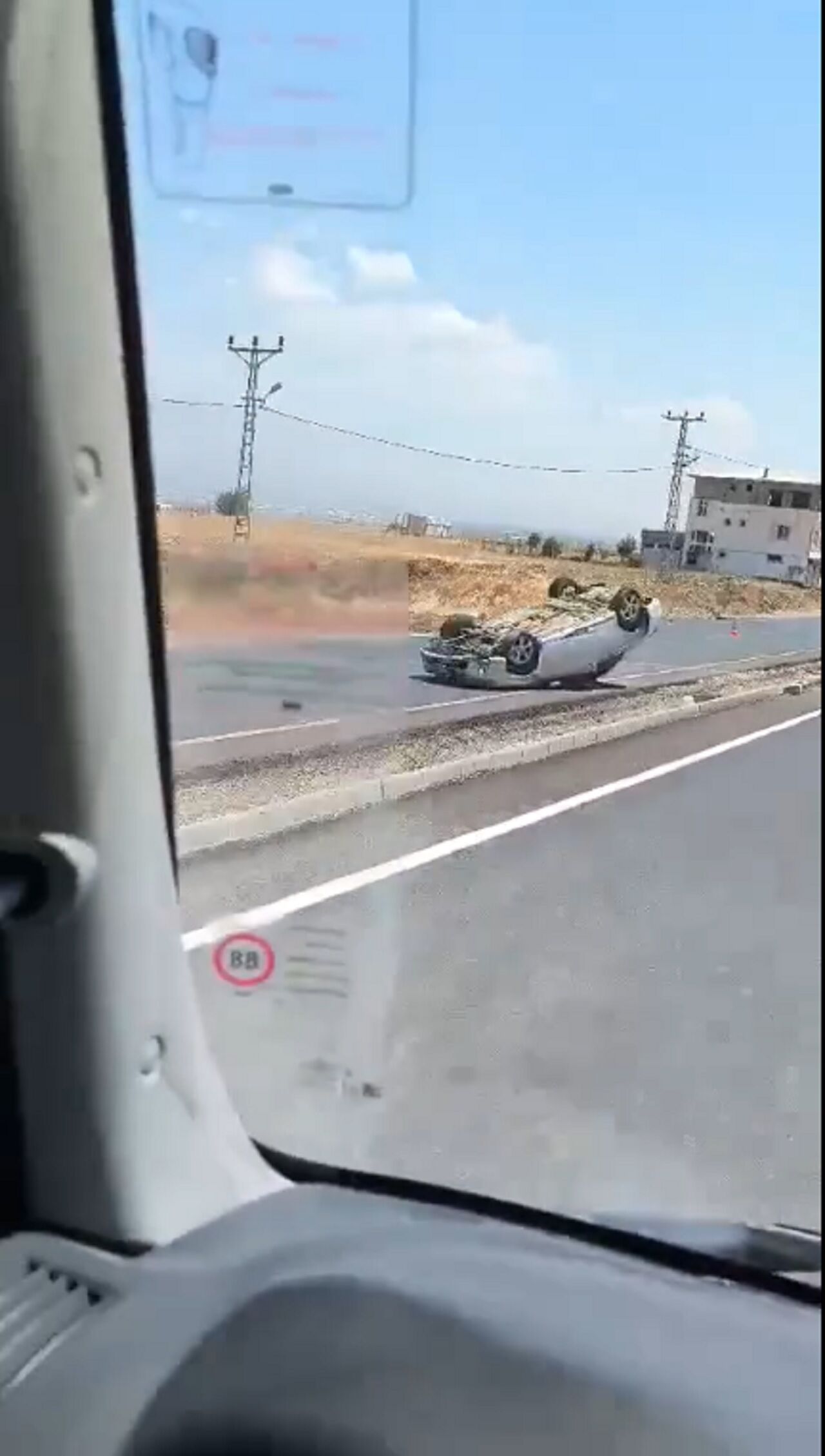 Onikişubat Mezbahanesi Ilerisi Batı Köyleri Yolu Araç Takla Atmış Geçmiş Olsun (2)