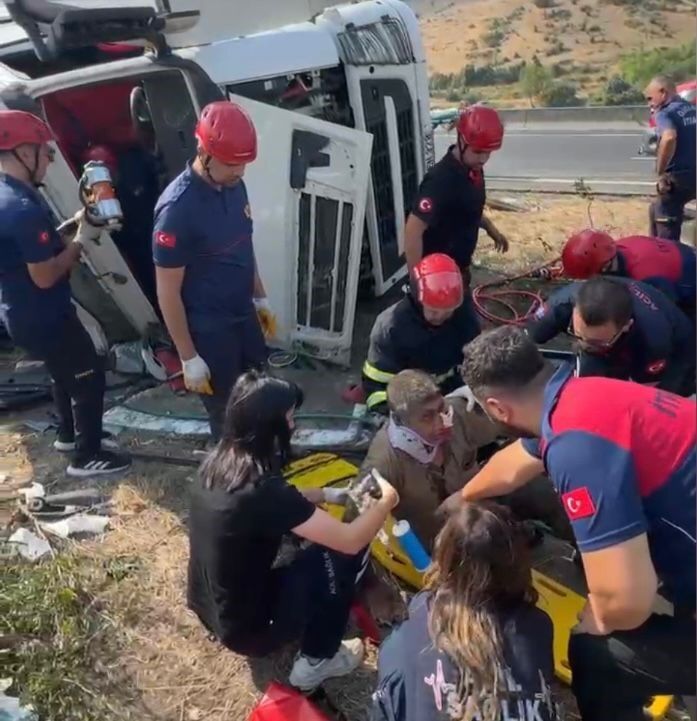 Osmaniye’de Tır Şarampole Devrildi Sürücü Yaralandı (2)