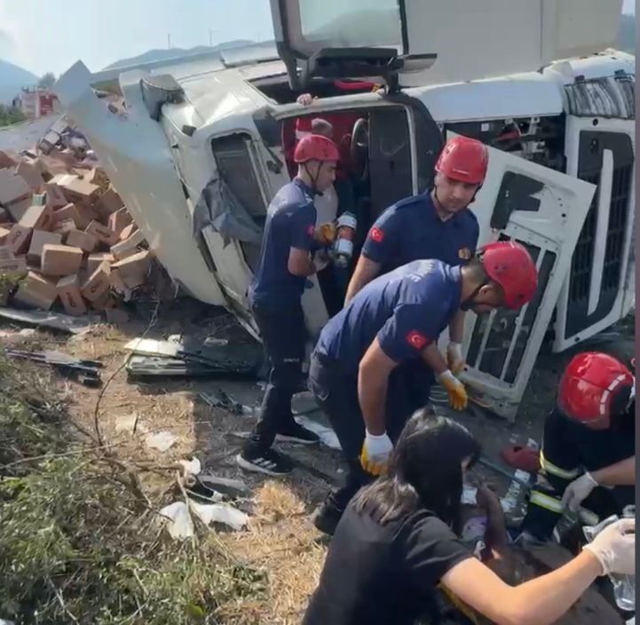 Osmaniye’de Tır Şarampole Devrildi Sürücü Yaralandı (3)