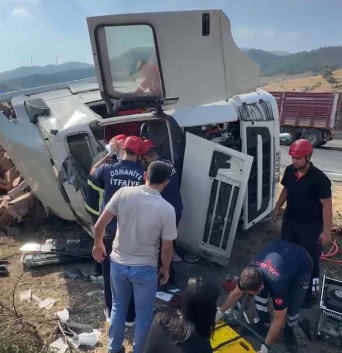 Osmaniye’de Tır Şarampole Devrildi Sürücü Yaralandı (4)