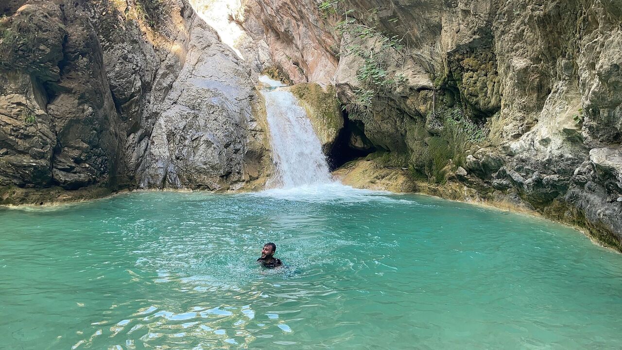 Osmaniye’nin Saklı Cenneti Sarısu Şelalesi Doğa Tutkunlarının Vazgeçilmez Rotası (1)