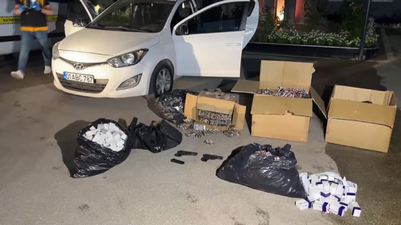Oto Galericiye Baskında 74 Bin Uyuşturucu Hap Ve 401 Bin Tl Ele Geçirildi (2)