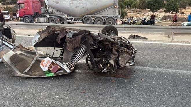 Otomobil Bariyerlere Çarptı 1 Ölü, 1 Yaralı (3)