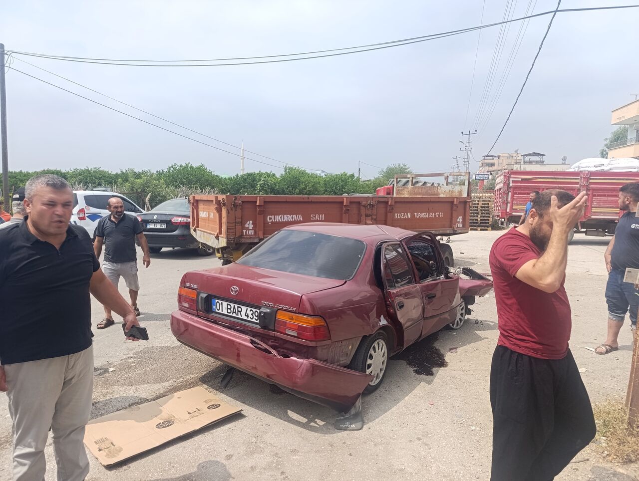 Otomobille Çarpışan Traktör Devrildi 2 Yaralı (1)