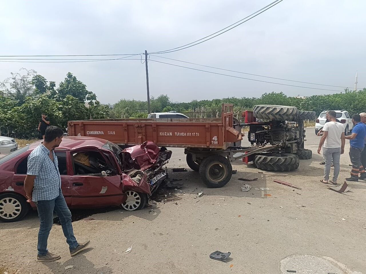 Otomobille Çarpışan Traktör Devrildi 2 Yaralı (2)