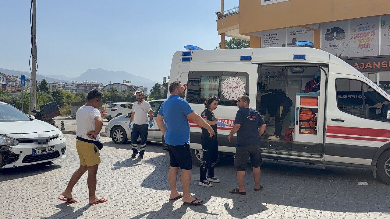 Otomobille Motosiklet Çarpıştı 1 Yaralı (2)