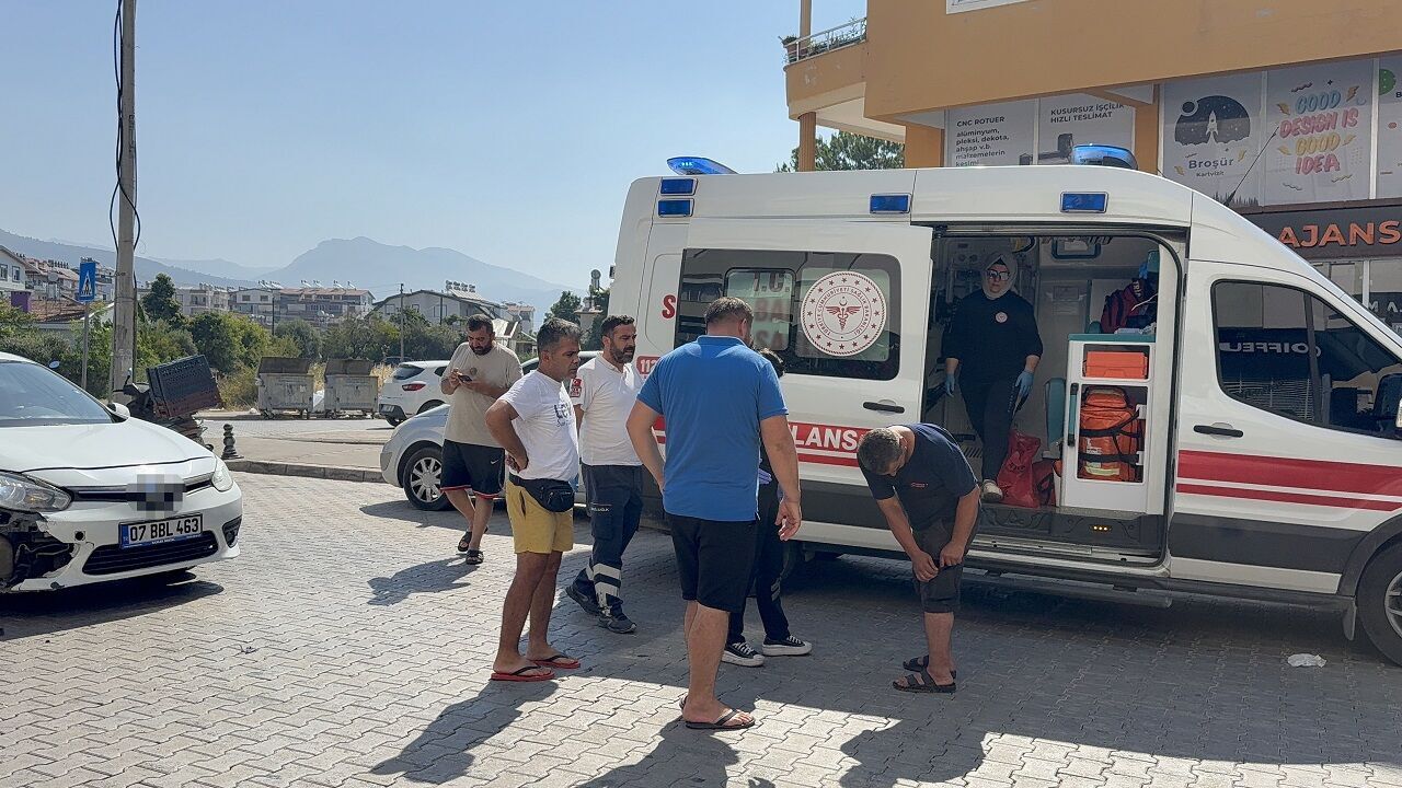 Otomobille Motosiklet Çarpıştı 1 Yaralı (3)