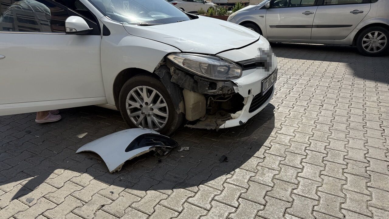 Otomobille Motosiklet Çarpıştı 1 Yaralı (4)