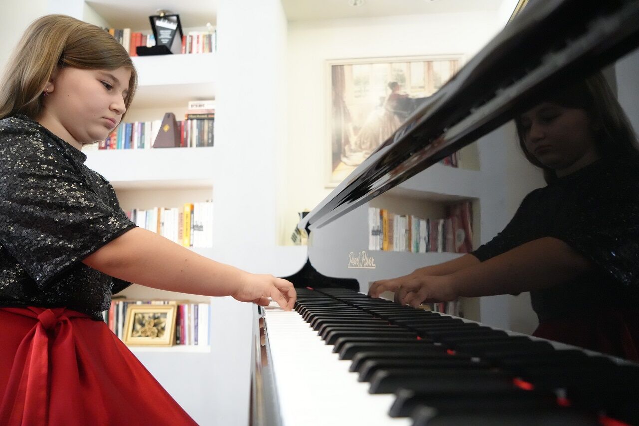 Piyanonun Genç Yeteneği Elif, Yarışmada Birinci Oldu (3)