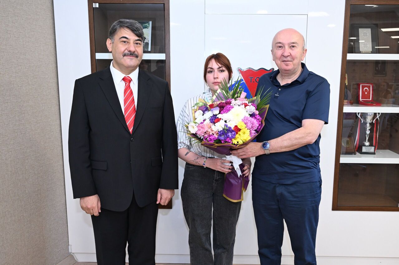 Rektör Yasım, Yunus Emre Enstitüsü Öğrencilerini Ağırlad (1)