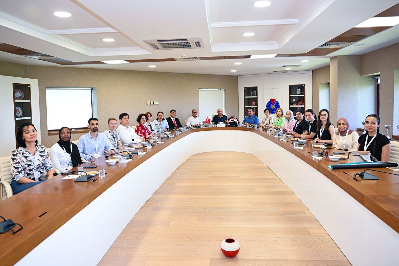 Rektör Yasım, Yunus Emre Enstitüsü Öğrencilerini Ağırlad (4)