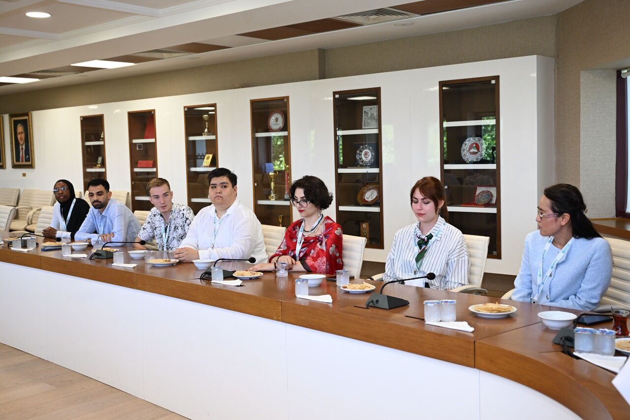 Rektör Yasım, Yunus Emre Enstitüsü Öğrencilerini Ağırlad (6)