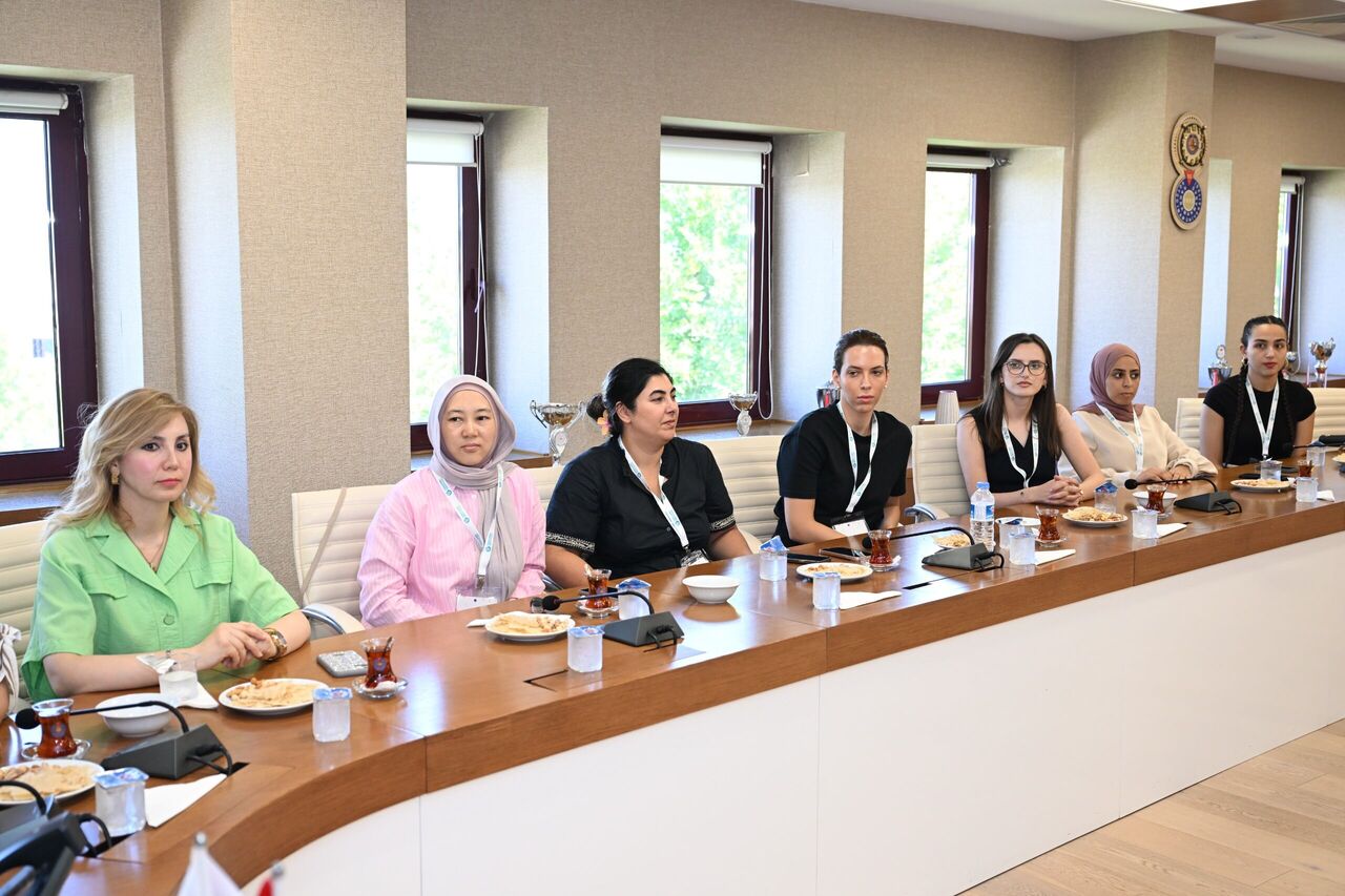 Rektör Yasım, Yunus Emre Enstitüsü Öğrencilerini Ağırlad (7)