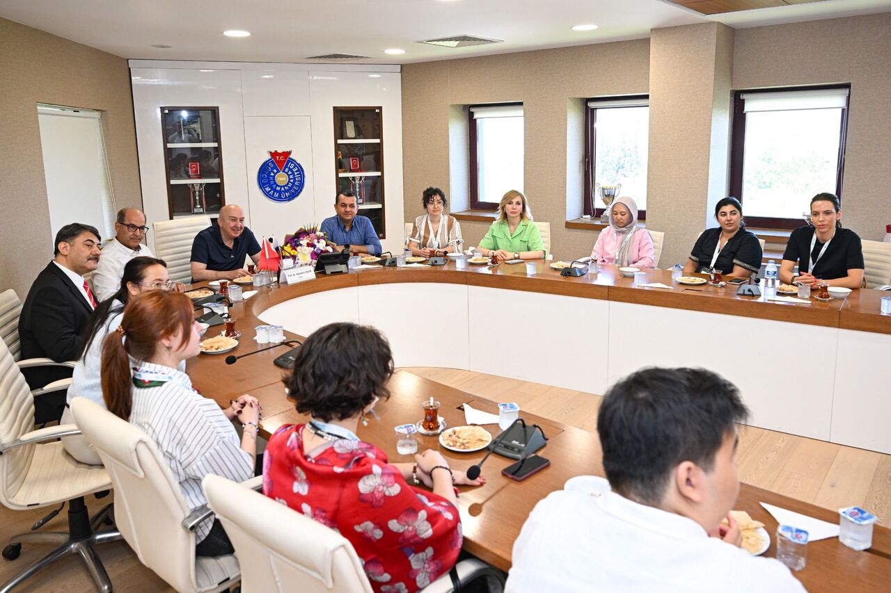 Rektör Yasım, Yunus Emre Enstitüsü Öğrencilerini Ağırlad (8)