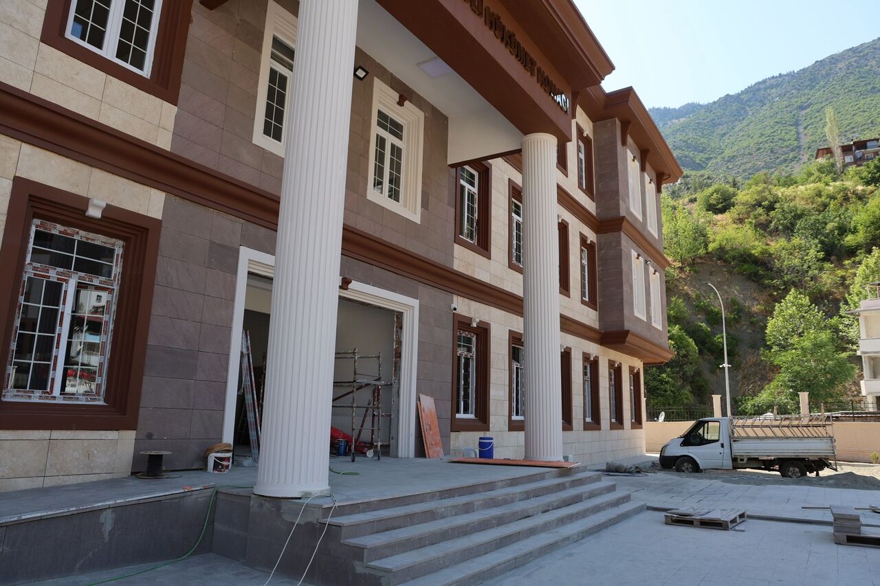 Saimbeyli’de Depremde Yıkılan Kaymakamlık Binası Yeniden İnşa Edildi (1)