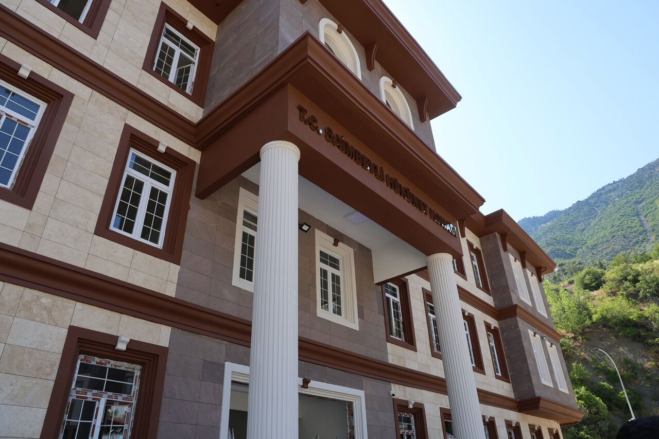 Saimbeyli’de Depremde Yıkılan Kaymakamlık Binası Yeniden İnşa Edildi (4)