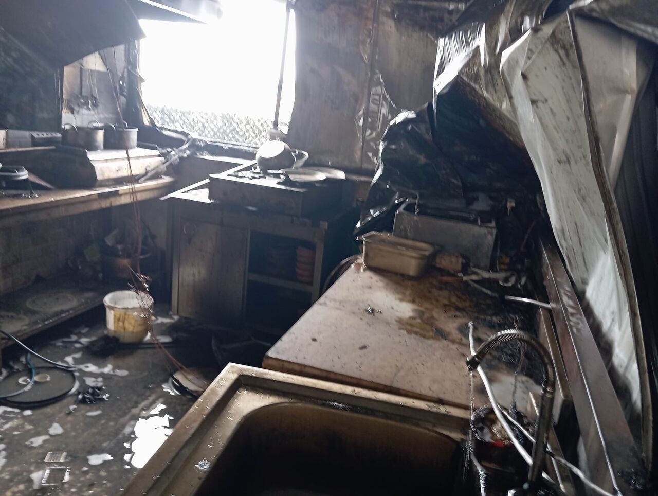 Samandağ’da Kafe Ve Çocuk Oyun Merkezi Yangını İşletme Kullanılamaz Hale Geldi (1)