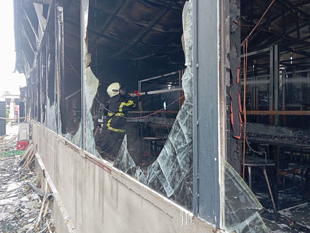 Samandağ’da Kafe Ve Çocuk Oyun Merkezi Yangını İşletme Kullanılamaz Hale Geldi (4)